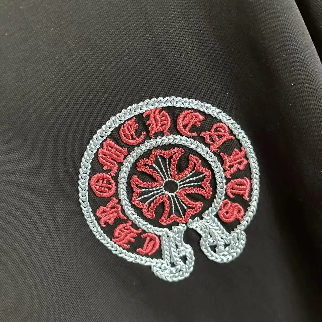 🅿️200 ch Cro* 2025 summer new style Sanskrit horseshoe cross cross vacuum embroidery short-sleeved t-shirt customized fabric 300g same style for men and women Size: S M L XL XXL Five codes Color: black white